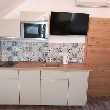 Mondina Проживание в семье